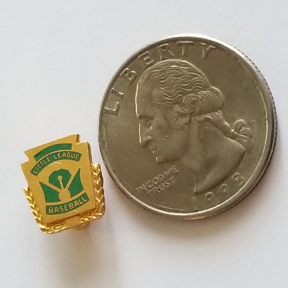 Vintage little league baseball collar stud pin green enamel gold tone - Picture 6 of 7
